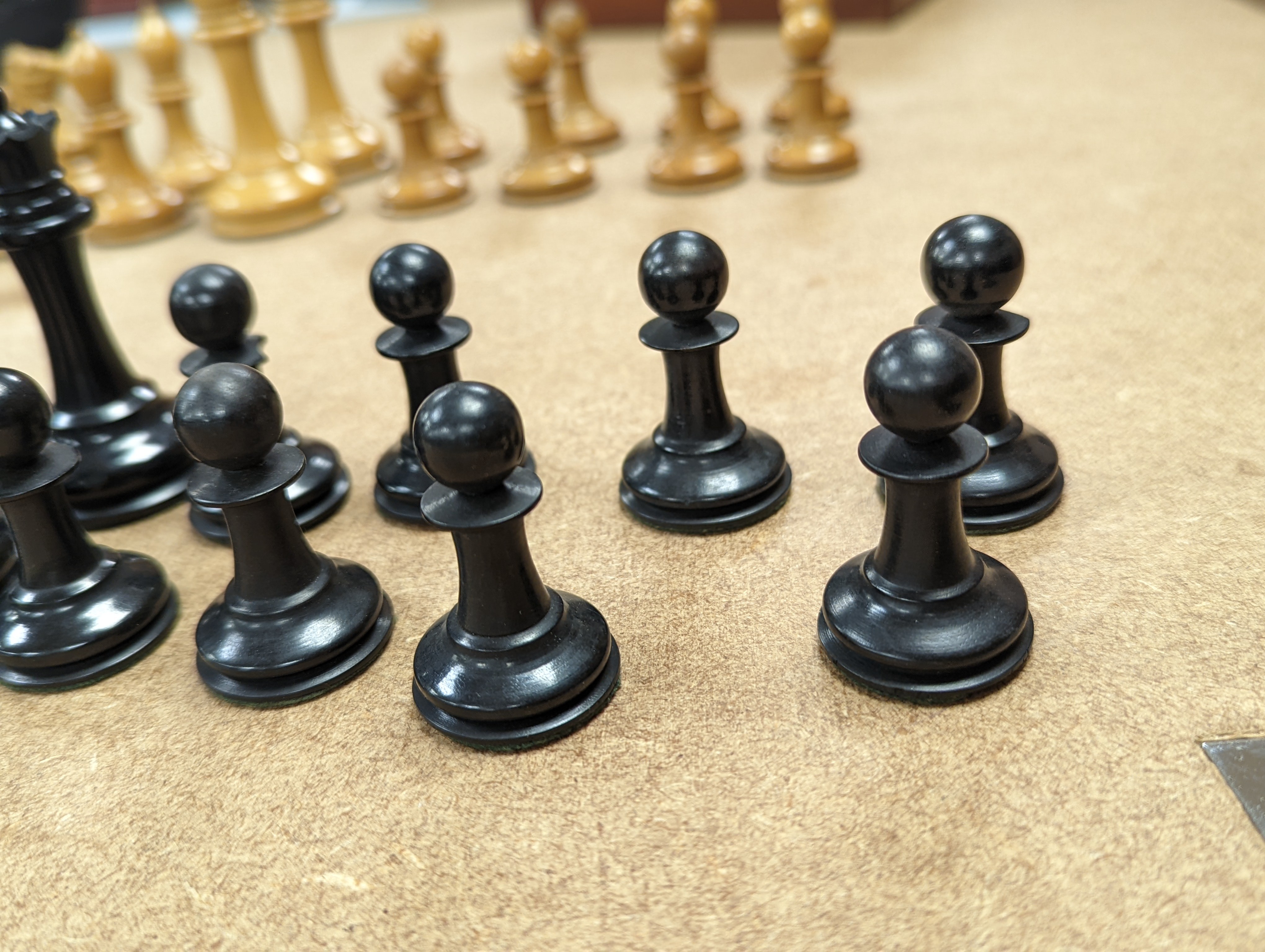 A boxed Jaques Staunton boxwood and ebony chess set, White king stamped Jaques London, 8.5cm high